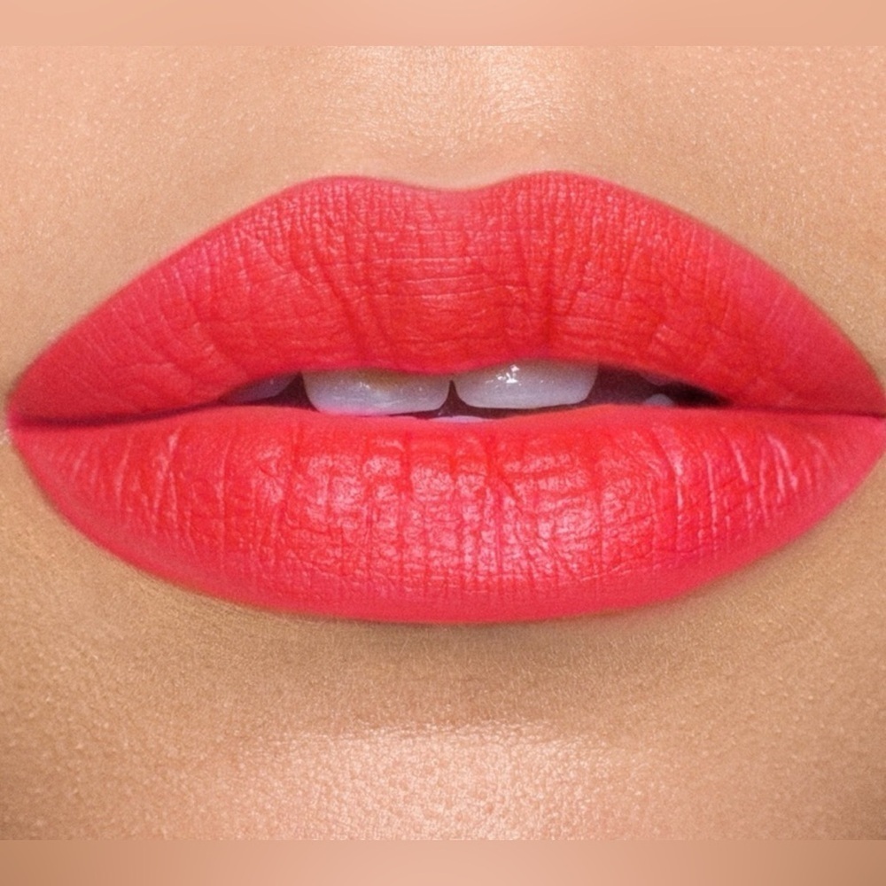 Jeffree Star Velvet Trap Matte Lipstick in Red Affair